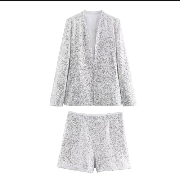 🎉New 2024 Silver Sparkle shorts set features a V-neck sequin blazer and shorts - Picture 2 of 16